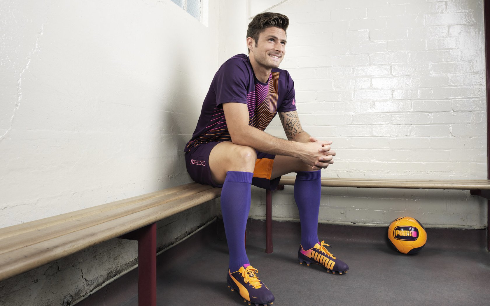 球迷代表获邀参观训练基地现场见证球队备战过程，参观球赛